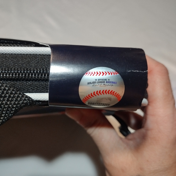 Official Cincinnati Reds Steal Baseball 28" Expandable Duffel Bag - Picture 8 of 12